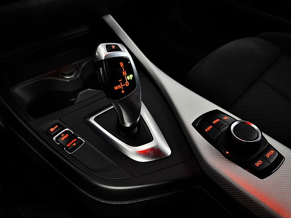 BMW 220d 24 of 30