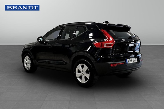 Volvo XC40 2 of 14