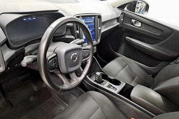 Volvo XC40 5 of 14