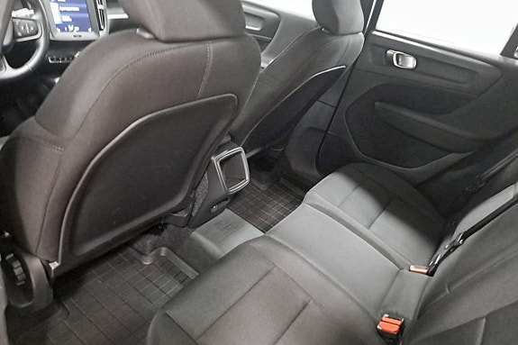 Volvo XC40 8 of 14