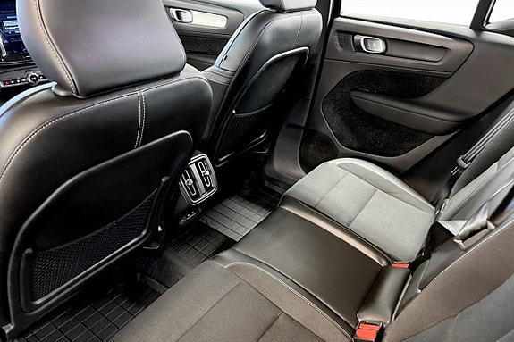 Volvo XC40 8 of 9
