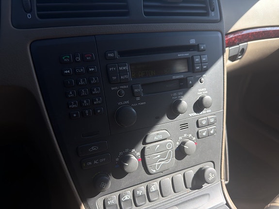 Volvo V70 11 of 16