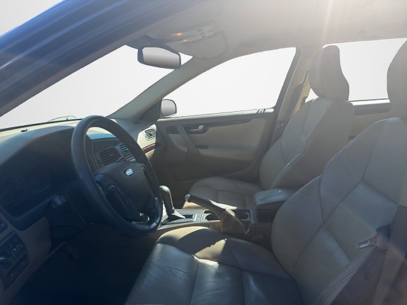 Volvo V70 9 of 16