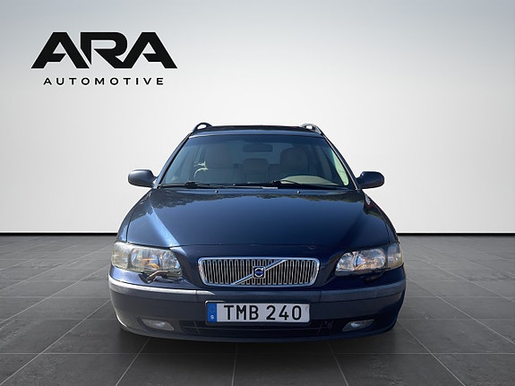 Volvo V70 2 of 16