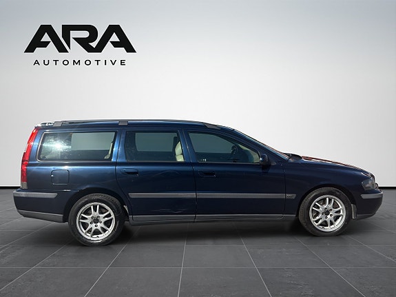 Volvo V70 7 of 16