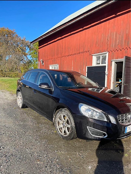 Volvo V60 2 of 7