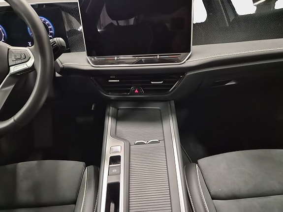 Volkswagen Passat 11 of 15