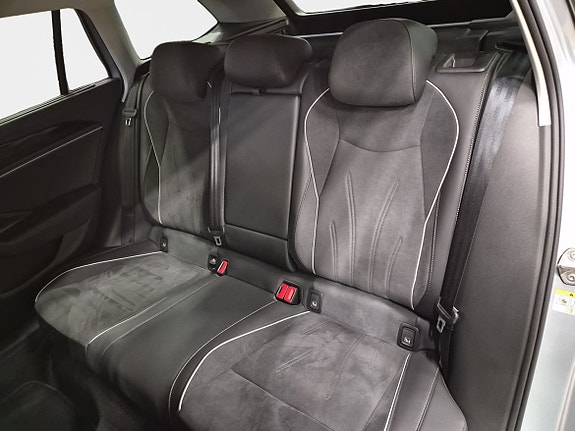 Volkswagen Passat 13 of 15