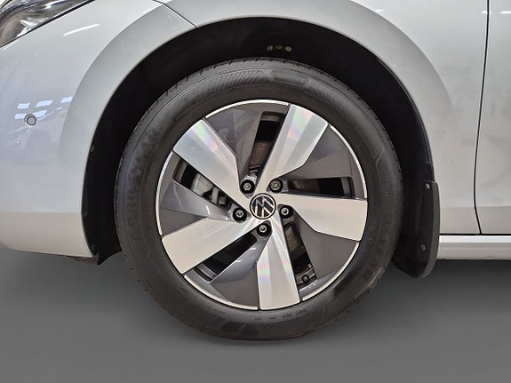 Volkswagen Passat 14 of 15