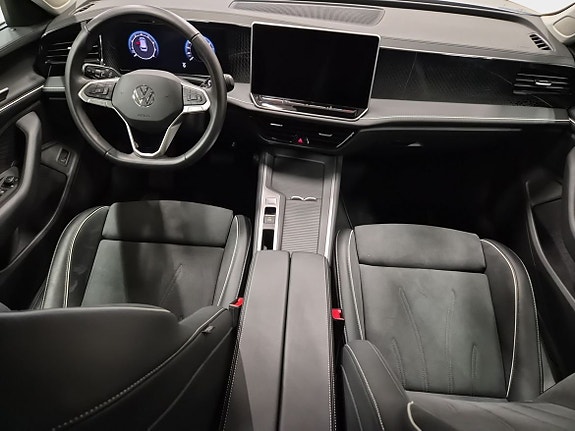 Volkswagen Passat 10 of 15