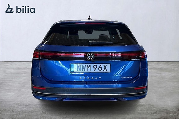 Volkswagen Passat 4 of 20
