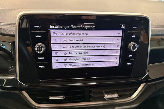 Volkswagen T-Roc 24 of 26