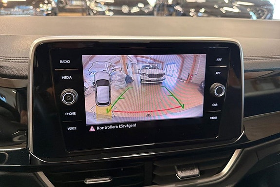 Volkswagen T-Roc 14 of 26