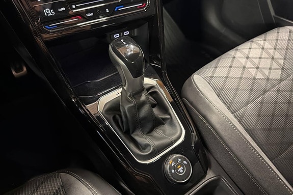 Volkswagen T-Roc 17 of 26