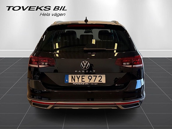 Volkswagen Passat Alltrack 4 of 24
