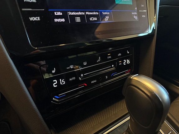 Volkswagen Passat Alltrack 16 of 24
