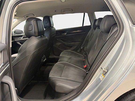 Volkswagen Passat 13 of 15