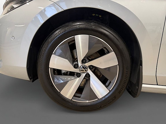 Volkswagen Passat 14 of 15