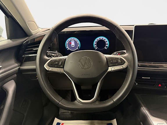 Volkswagen Passat 12 of 15