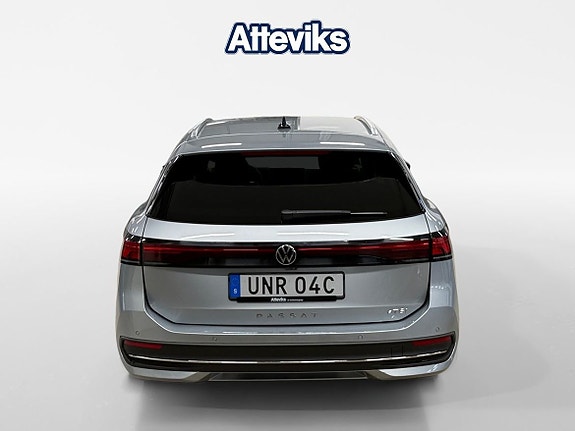 Volkswagen Passat 4 of 15