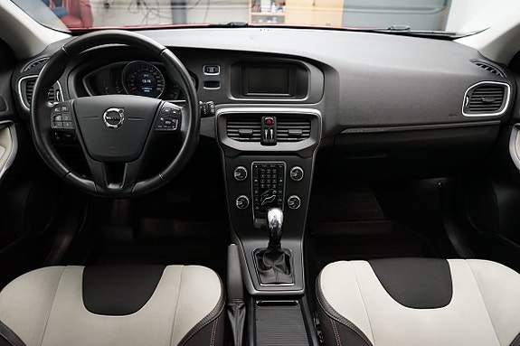 Volvo V40 Cross Country 6 of 14
