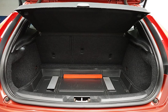 Volvo V40 Cross Country 8 of 14