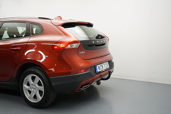 Volvo V40 Cross Country 3 of 14