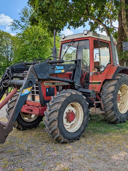 International 844XL 2 of 4