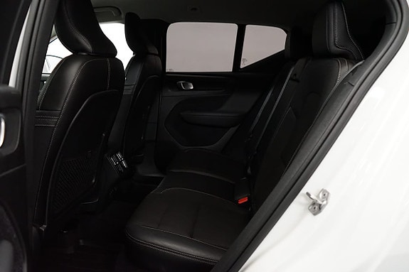 Volvo XC40 7 of 15