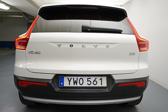 Volvo XC40 13 of 15