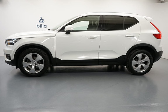 Volvo XC40 2 of 15