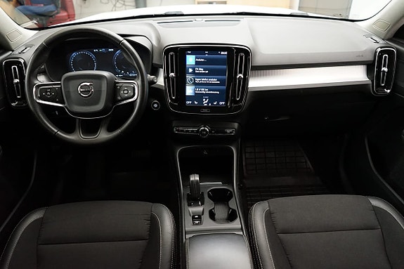 Volvo XC40 6 of 15