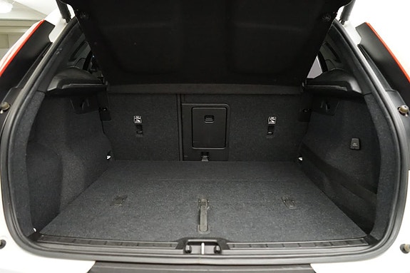 Volvo XC40 8 of 15