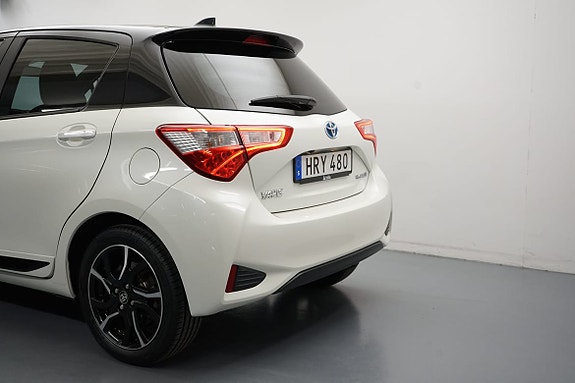 Toyota Yaris 3 of 14