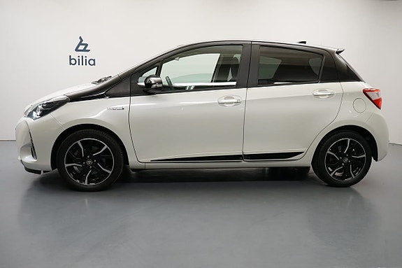 Toyota Yaris 2 of 14