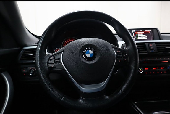 BMW 320d 11 of 17