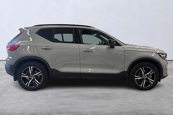 Volvo XC40 3 of 22