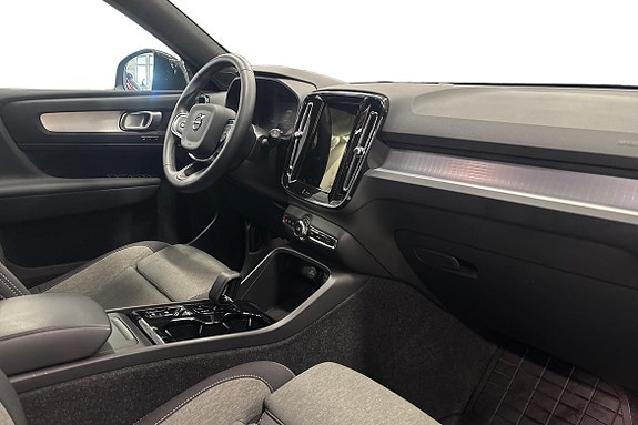 Volvo XC40 10 of 22