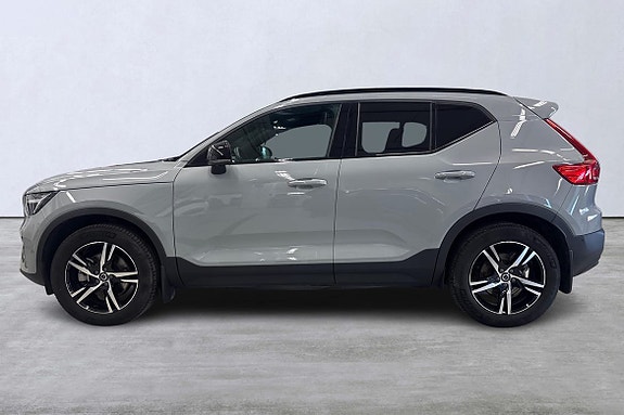 Volvo XC40 2 of 22