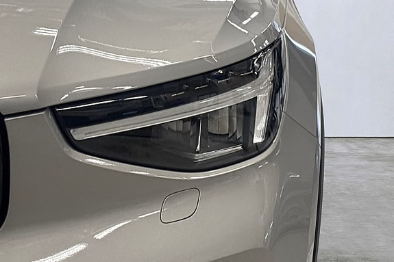 Volvo XC40 21 of 21
