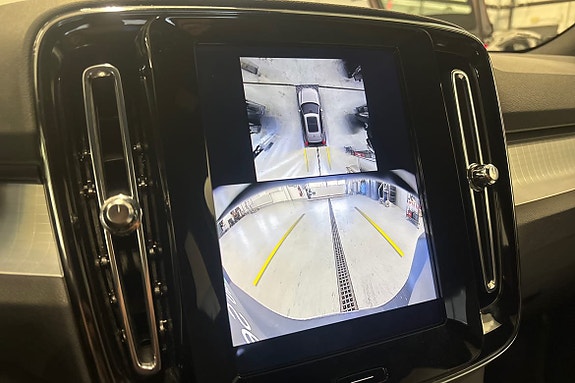Volvo XC40 17 of 21