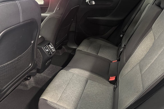 Volvo XC40 12 of 21