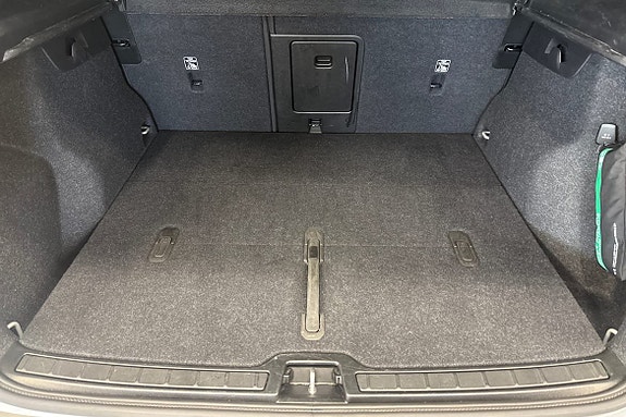 Volvo XC40 13 of 21