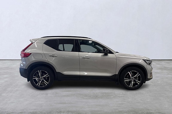 Volvo XC40 3 of 21