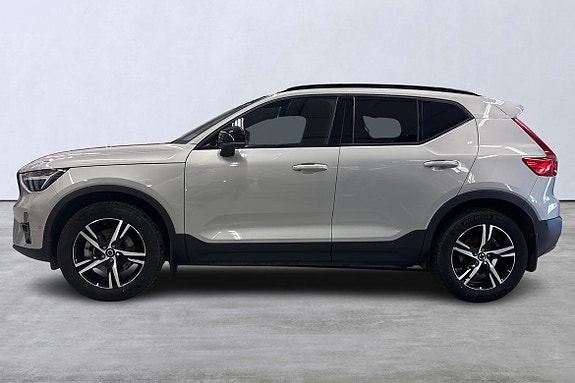 Volvo XC40 2 of 21