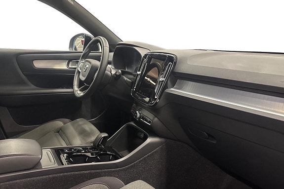 Volvo XC40 10 of 21