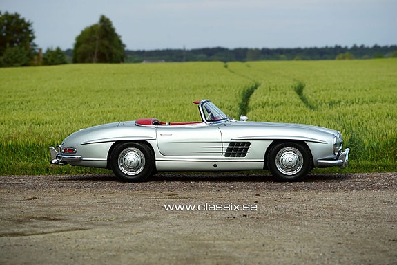 Mercedes-Benz W198 9 of 12