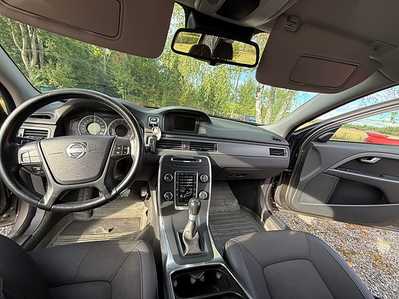Volvo V70 4 of 6