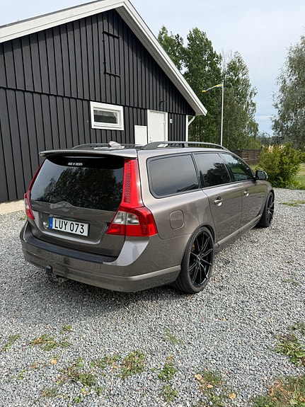 Volvo V70 3 of 6