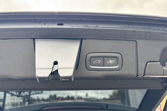 Volvo XC60 15 of 19